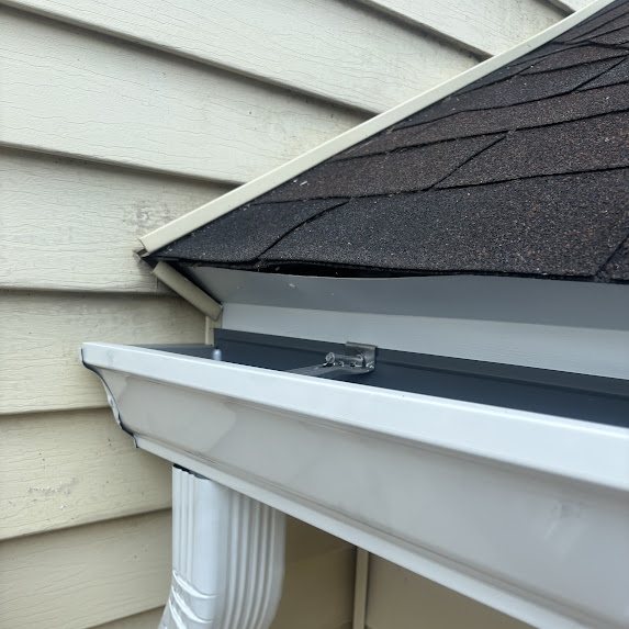 Corner detail of a white 6-inch K-style gutter with drip edge