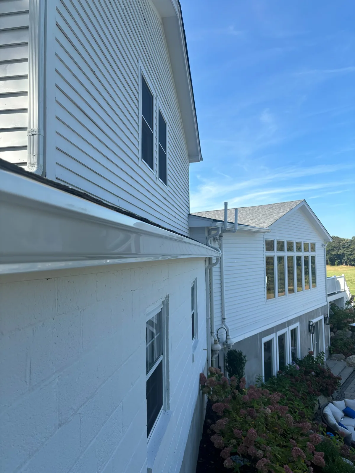 White seamless gutter install